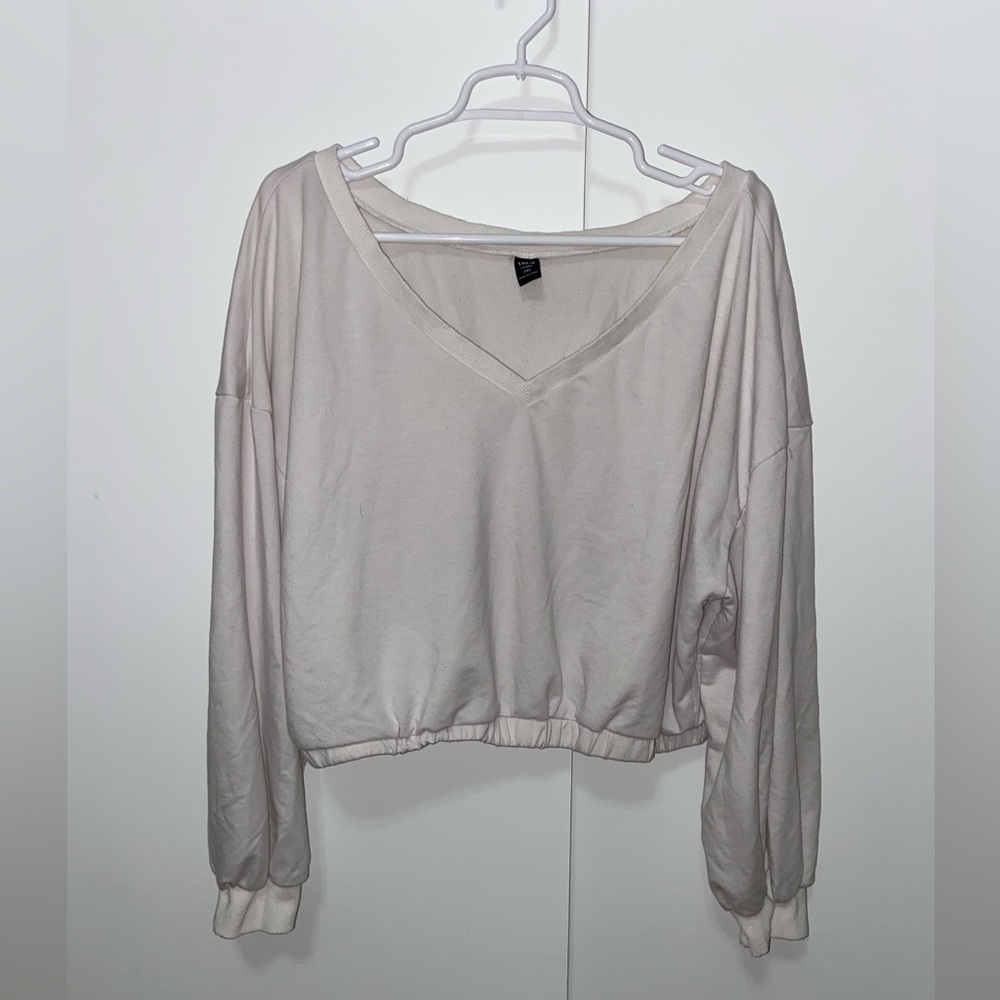Cropped Vneck sweatshirt/shirt - Size: 2XL